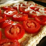 Focaccia alle cipolle e pomodori