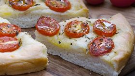 Focaccia origano e pomodori