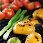 Grigliata di verdure e pomodori