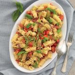 Insalata di fusilli e ortaggi