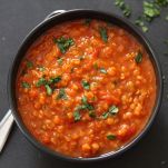 Minestra di lenticchie rosse e verdura