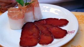 Motsetta valdostana e Lard di Arnad con castagne e miele