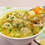 Palline di carne in brodo