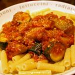 Pasta con melanzane e zucchine a funghetto