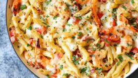 Pasta con zucca e gamberi gratinata