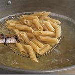 Penne con mozzarella, zucchine e bottarga