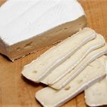 Sacchettini al brie con pere e mandorle