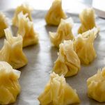 Sacchettini al brie con pere e mandorle