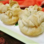 Sacchettini al brie con pere e mandorle