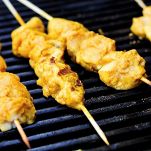 Satay di pollo
