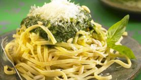Tagliolini al pesto e verdure