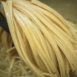 Tagliolini al pesto e verdure
