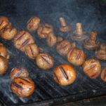 Canguro alla griglia con funghi