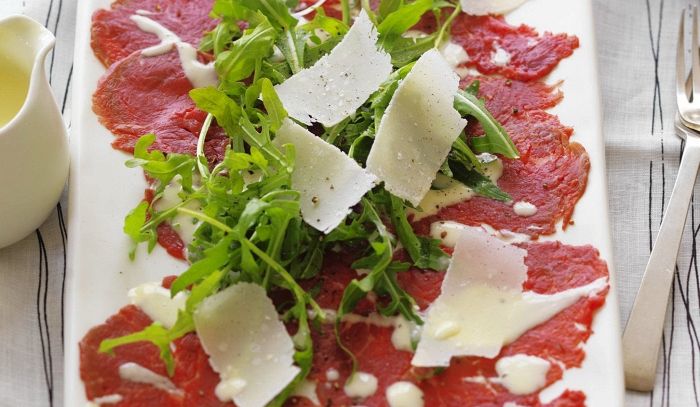 Carpaccio in salsa Roquefort