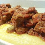 Costine con porri e polenta