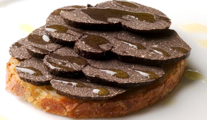 Crostini con tartufo