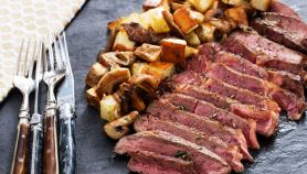 Filetto con patate, funghi e pancetta