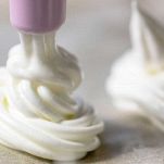 formate meringhe di circa 3-4 cm