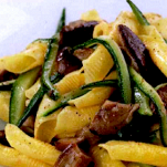 Garganelli con funghi e zucchine