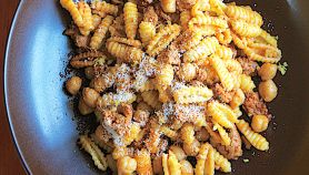 Gnocchetti sardi salsiccia e ceci