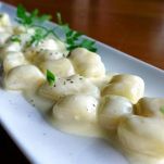 Gnocchi con fonduta di formaggi