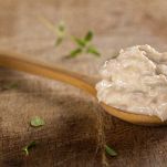 Incorporate la crema di cervella alla salsa