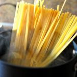 Linguine con vongole funghi e olive
