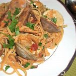 Linguine con vongole funghi e olive