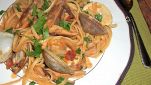 Linguine con vongole funghi e olive