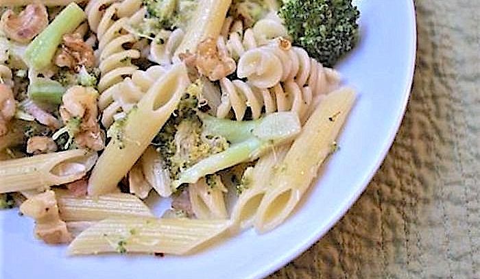 Maccheroni broccoli e noci