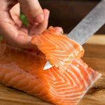 Mimosa di salmone marinato con insalata di patate e caviale