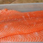 Mimosa di salmone marinato con insalata di patate e caviale