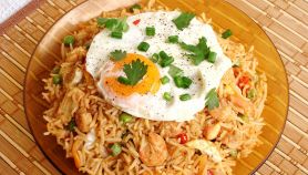 Nasi Goreng con pollo