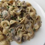 Pasta ai funghi con fontina e tartufo bianco