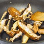 Penne con i funghi e moscardini