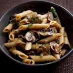 Penne con i funghi e moscardini