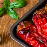 Teglia con peperoni imbottiti già cotti