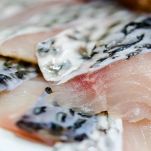 Pesce crudo nel piatto