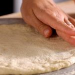 Pizza con funghi e pomodorini