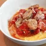 Polenta con sugo e salsicce