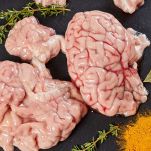 Pulite la cervella e scottatela in acqua bollente per circa 5 minuti