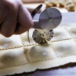 Ravioli con ripieno di ricotta e noci