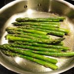 Ravioloni con asparagi e formaggio