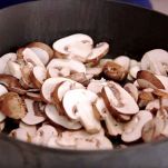 Salmone con funghi e spinaci