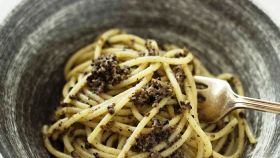 Spaghetti tartufo nero e alici