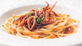 Spaghettoni con sugo di seppie