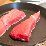 Tonno grigliato in salsa rossa