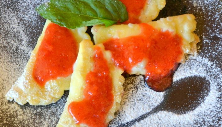 Tortelli dolci con salsa di fragole