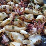 Trenette al nero di seppia con calamaretti