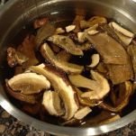 Zuppa di patate e porri aromatizzata ai porcini